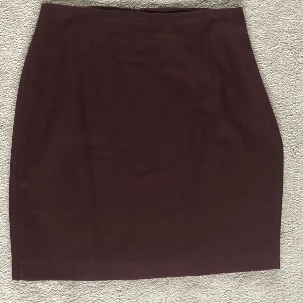 Classic Ladies Deep Burgundy 3 piece suit - Picture 4 of 6